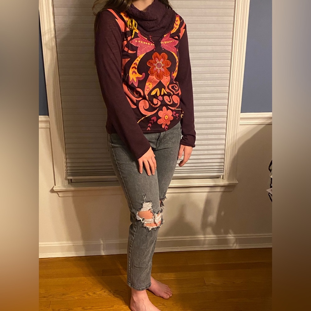 Coline, floral design long sleeve shirt with sweater cowl neck